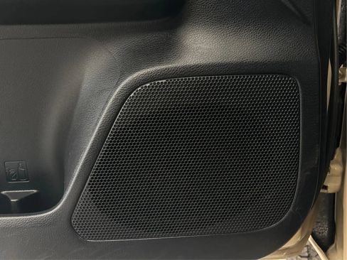 Used 2018 Toyota Tacoma SR5 AWD/4WD image 38