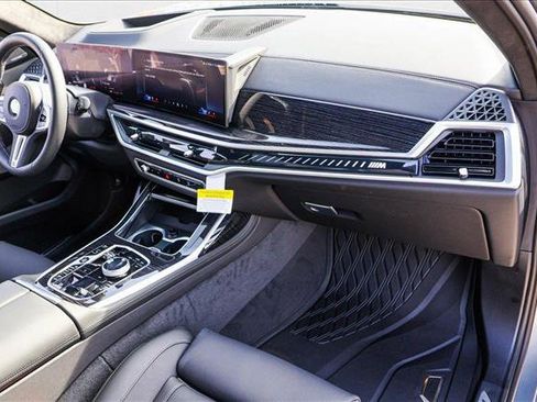 Used 2025 BMW X7 M60i w/ Executive Package image 27