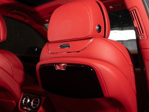 Used 2019 Bentley Bentayga image 26