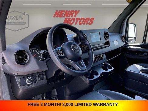 Used 2024 Mercedes-Benz Sprinter 2500 w/ Acoustic Package image 17