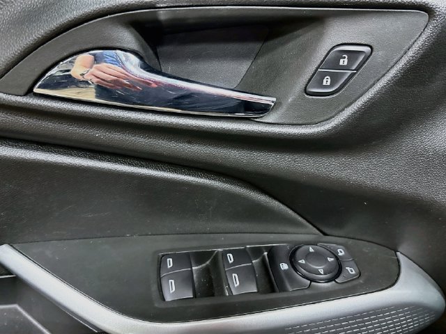 Used 2024 Chevrolet Trax RS FWD image 17