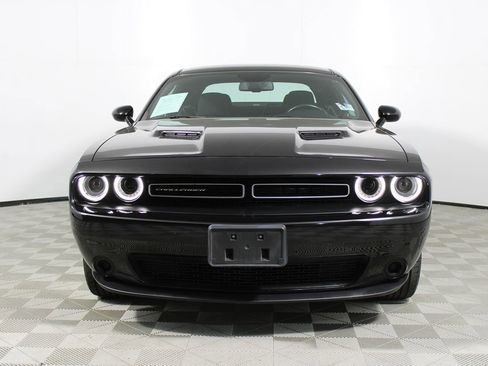 Used 2021 Dodge Challenger SXT image 2