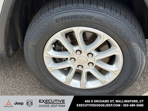 Used 2021 Jeep Grand Cherokee Laredo AWD/4WD image 7
