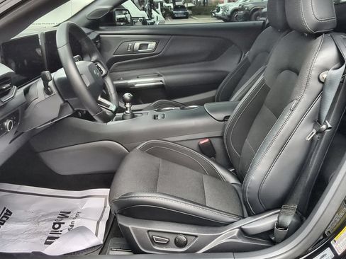 Used 2025 Ford Mustang GT RWD image 18