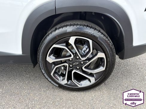 Used 2025 Chevrolet Trax RS w/ Driver Confidence Package FWD image 25