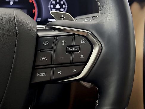 Used 2025 Lexus LX 600 4WD w/ Luxury Package image 25