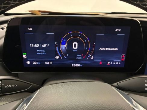 Used 2025 Chevrolet Traverse LT w/ Sun and Wheel Package image 25