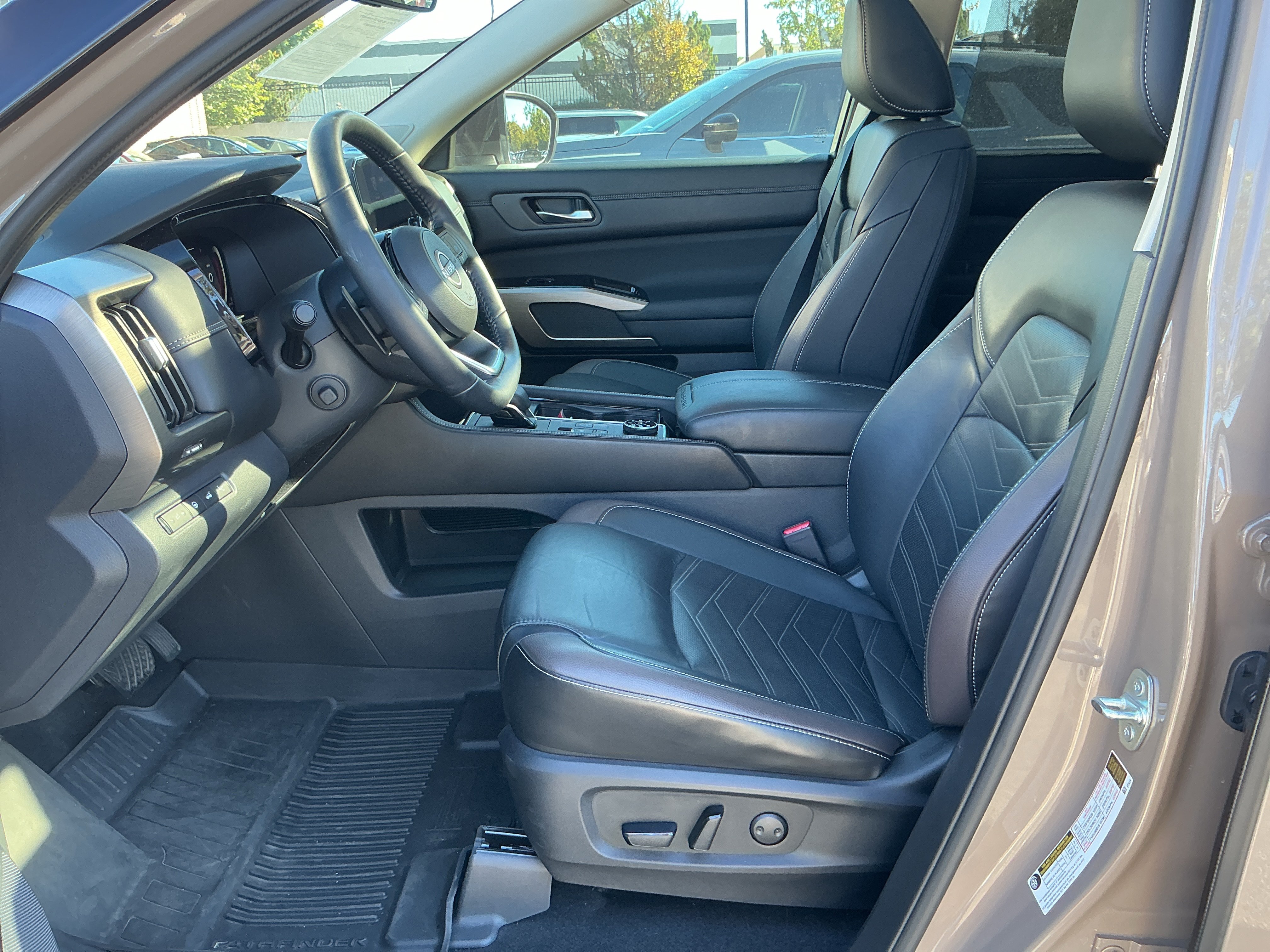 Certified 2023 Nissan Pathfinder Platinum AWD/4WD image 12