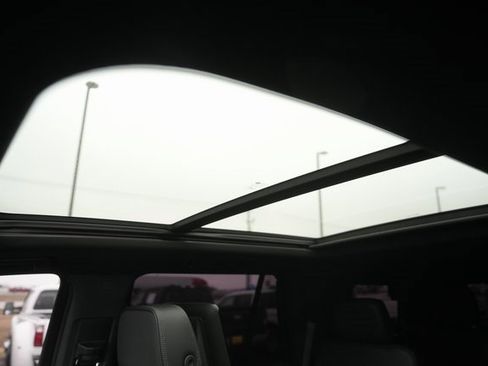 Used 2021 GMC Yukon Denali w/ Denali Premium Package image 11