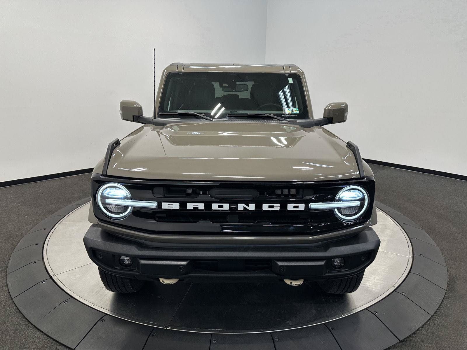 Used 2025 Ford Bronco Outer Banks AWD/4WD image 3