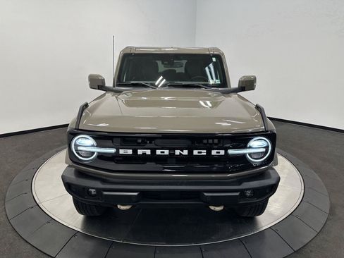 Used 2025 Ford Bronco Outer Banks AWD/4WD image 3