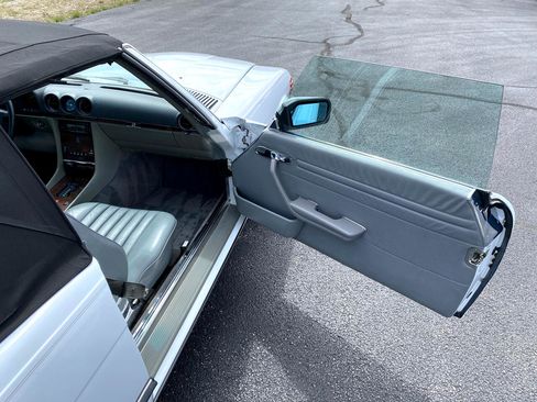 Used 1989 Mercedes-Benz 560 SL image 18