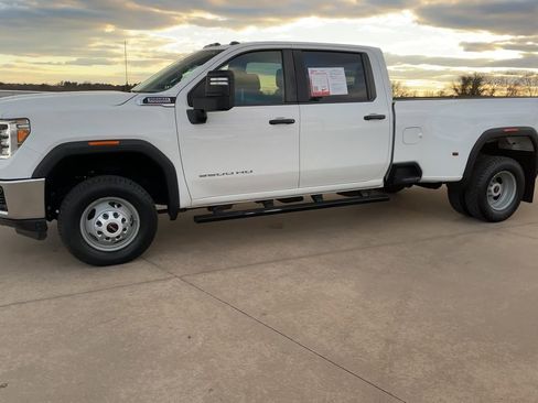 Used 2023 GMC Sierra 3500 Pro w/ Convenience Package image 5