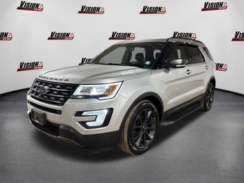 Used 2017 Ford Explorer XLT w/ Equipment Group 202A image 1