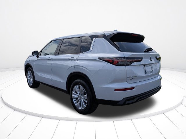 New 2026 Mitsubishi Outlander ES FWD image 5