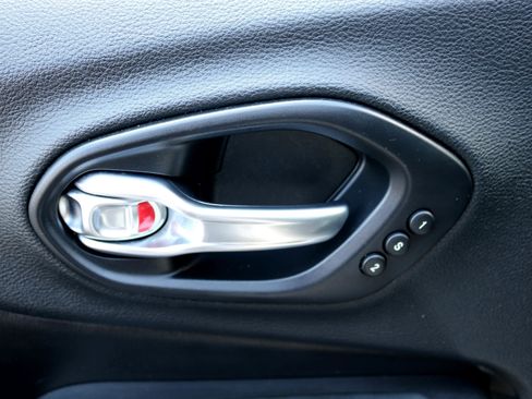 Used 2020 Jeep Cherokee Limited image 13