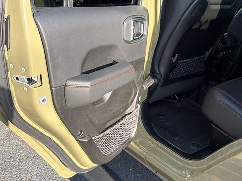 Used 2025 Jeep Gladiator Rubicon AWD/4WD image 14