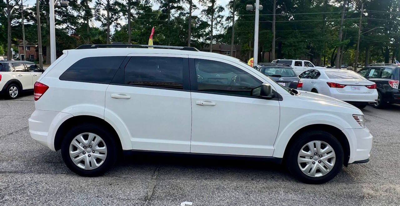 Used 2017 Dodge Journey SE w/ Flexible Seating Group FWD image 4