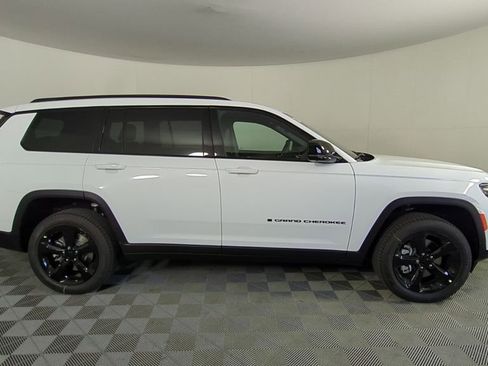 New 2025 Jeep Grand Cherokee L Altitude image 3