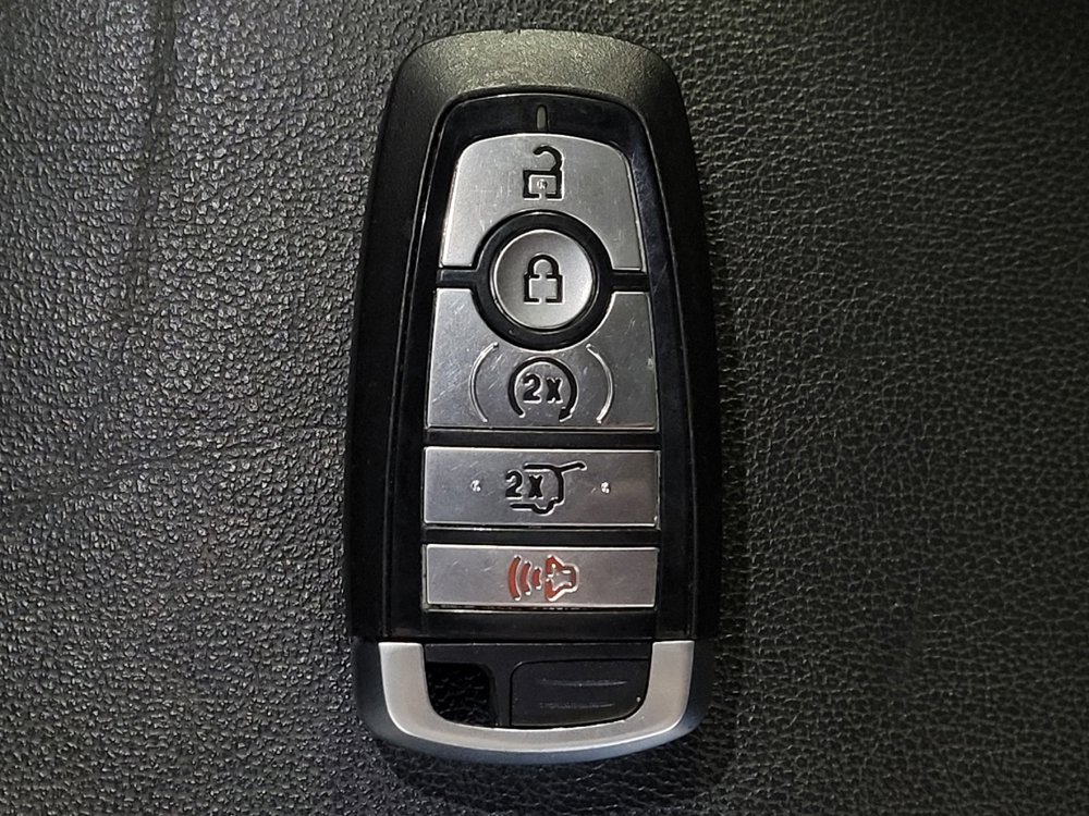 Used 2018 Ford Edge Titanium w/ Equipment Group 301A FWD image 32