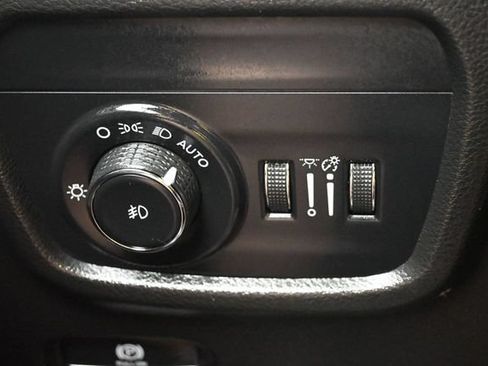 Used 2023 Jeep Grand Cherokee L Limited AWD/4WD image 26