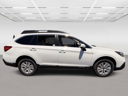 Used 2018 Subaru Outback 2.5i Premium AWD/4WD image 10