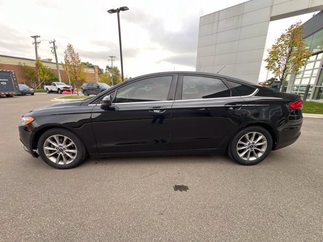 Used 2017 Ford Fusion SE FWD image 8
