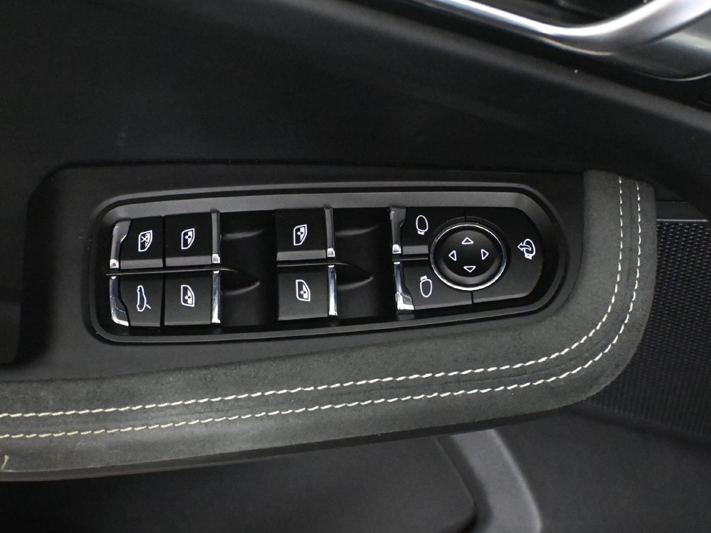 Used 2024 Porsche Macan GTS AWD/4WD image 34
