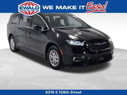 New 2026 Chrysler Pacifica Select