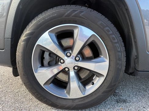 Used 2020 Jeep Cherokee Limited AWD/4WD image 19