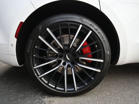 Used 2022 Aston Martin DBX AWD/4WD image 31