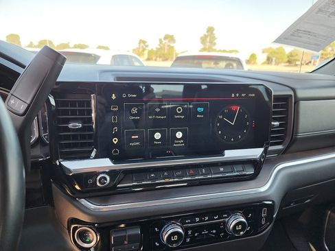 Used 2025 GMC Sierra 1500 SLT AWD/4WD image 19