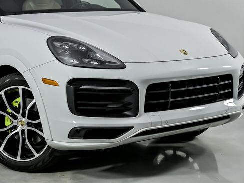 Used 2019 Porsche Cayenne E-Hybrid image 3
