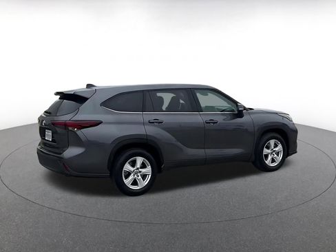 Used 2025 Toyota Highlander LE image 14
