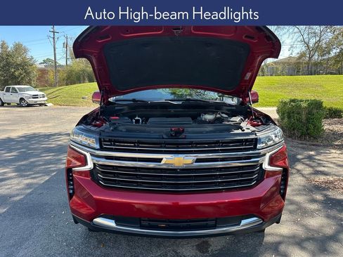 Used 2022 Chevrolet Suburban LT w/ Luxury Package image 22