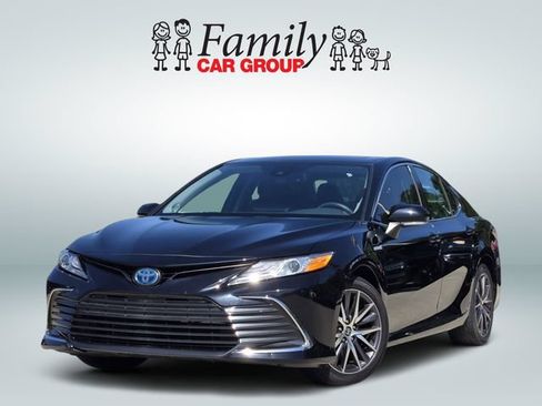 Used 2021 Toyota Camry XLE w/ Navigation Upgrade Package FWD image 1