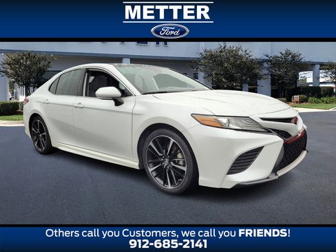 Used 2019 Toyota Camry XSE image 1