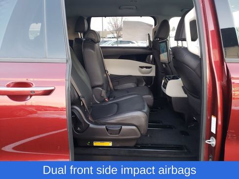 Used 2022 Kia Carnival SX image 28