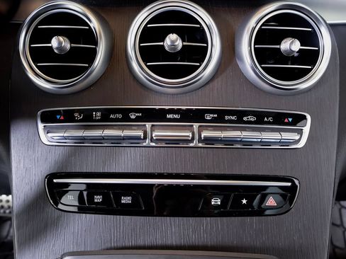 Used 2022 Mercedes-Benz GLC 300 4MATIC image 15