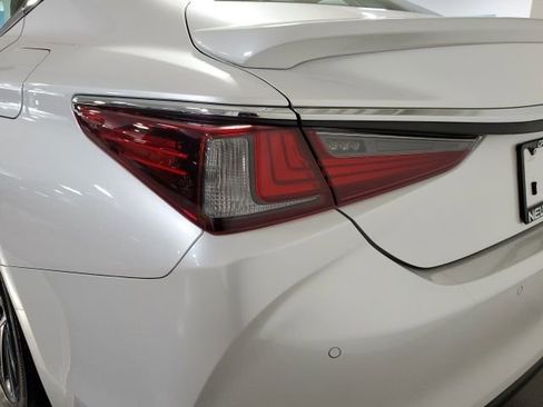 Used 2025 Lexus ES 350 w/ Premium Package FWD image 31