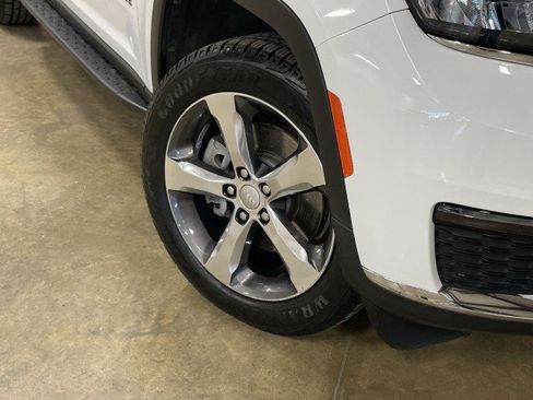 Used 2021 Jeep Grand Cherokee L Limited AWD/4WD image 11
