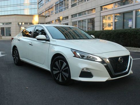 Used 2022 Nissan Altima 2.5 SV image 1