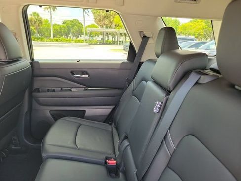 Certified 2024 Nissan Pathfinder SL FWD image 11