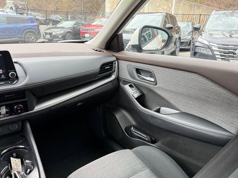 Used 2023 Nissan Rogue SV image 16