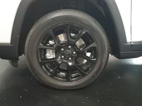 Used 2026 Jeep Compass Latitude AWD/4WD image 7