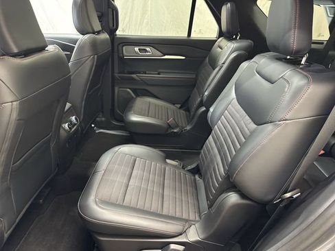 Used 2025 Ford Explorer ST-Line AWD/4WD image 13