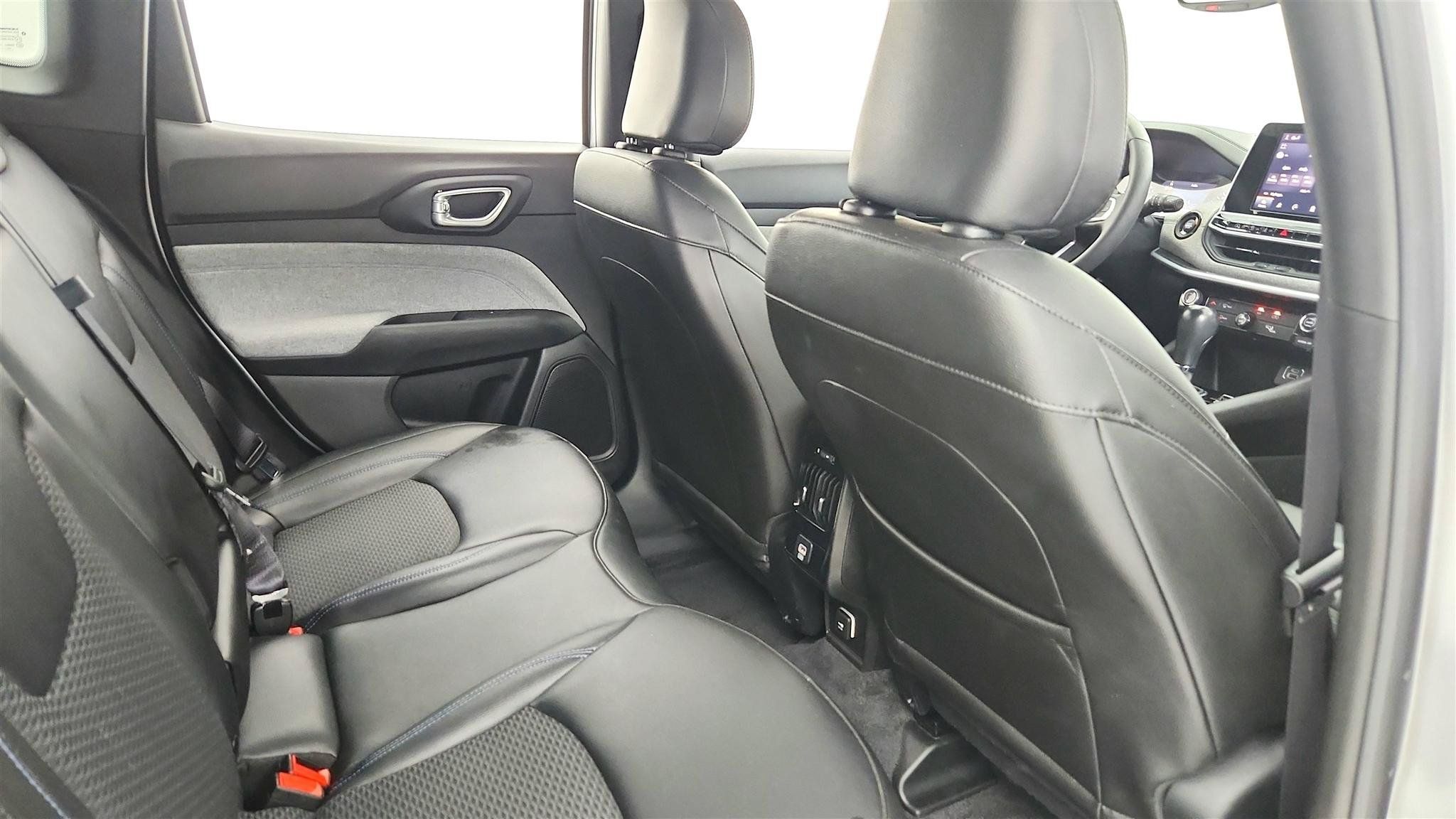 Used 2025 Jeep Compass Latitude AWD/4WD image 20
