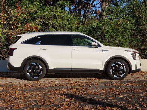 New 2026 Kia Sorento EX w/ EX Premium Package AWD/4WD image 2