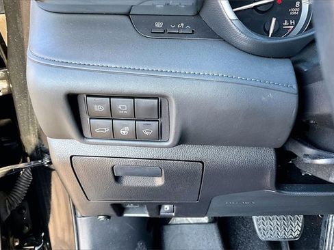 Used 2021 Toyota Highlander Limited image 15