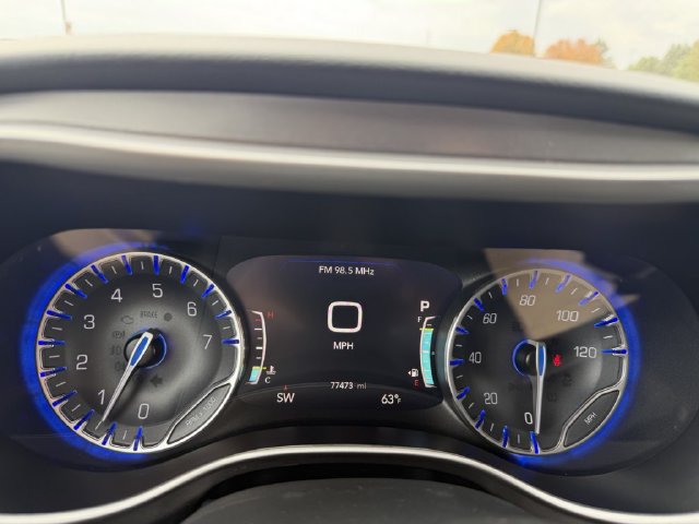 Used 2023 Chrysler Pacifica Touring-L FWD image 22